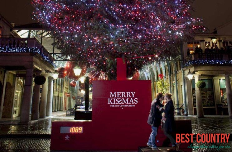 В Лондоне можно зажечь рождественскую елку с помощью поцелуев